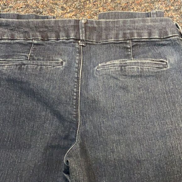 Old Navy The Diva denim  capris sz. 2 - Picture 3 of 3